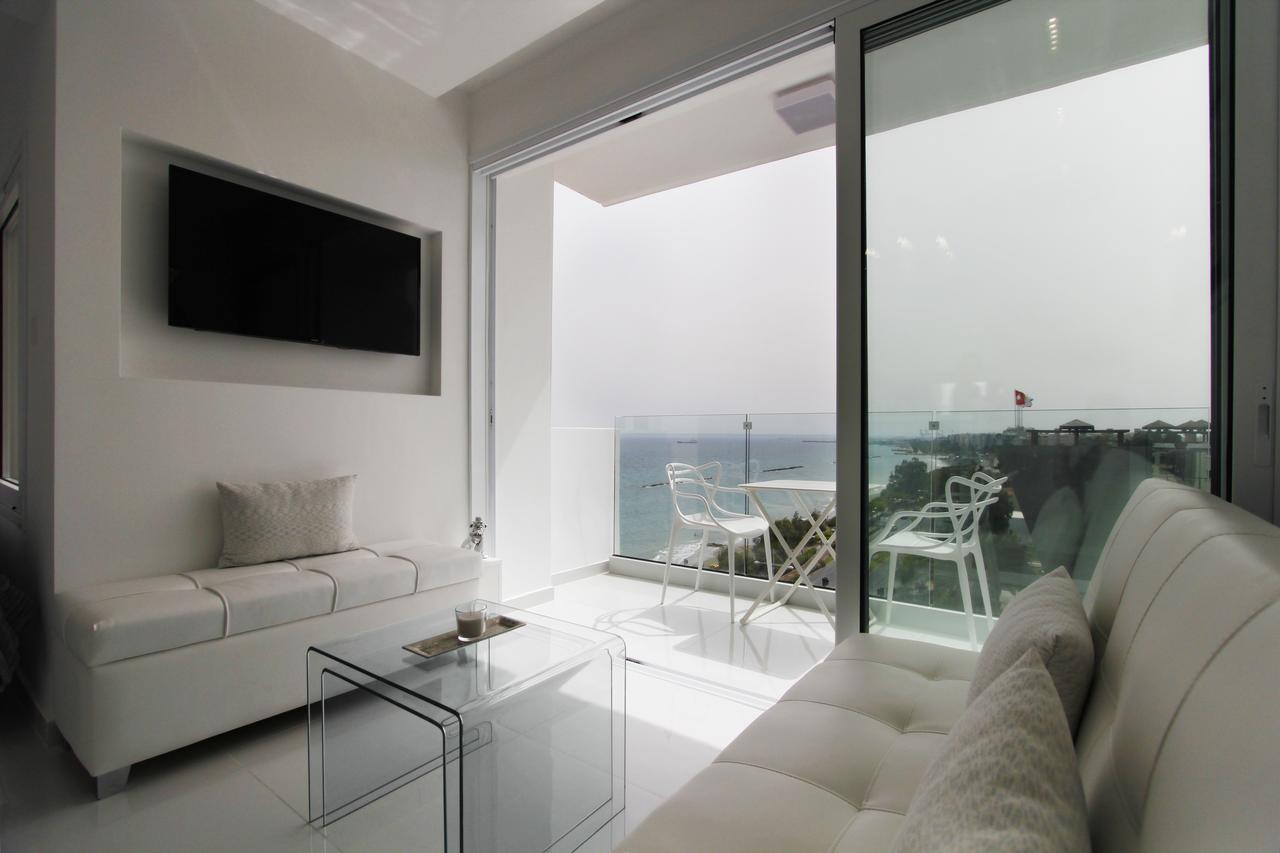 The White Pearl Suite - Beach Front City Centre With Sea View. Limassol Luaran gambar
