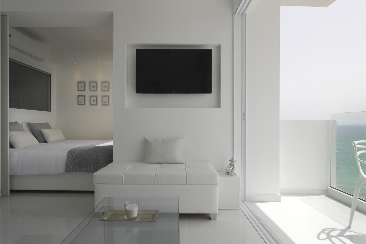 The White Pearl Suite - Beach Front City Centre With Sea View. Limassol Luaran gambar