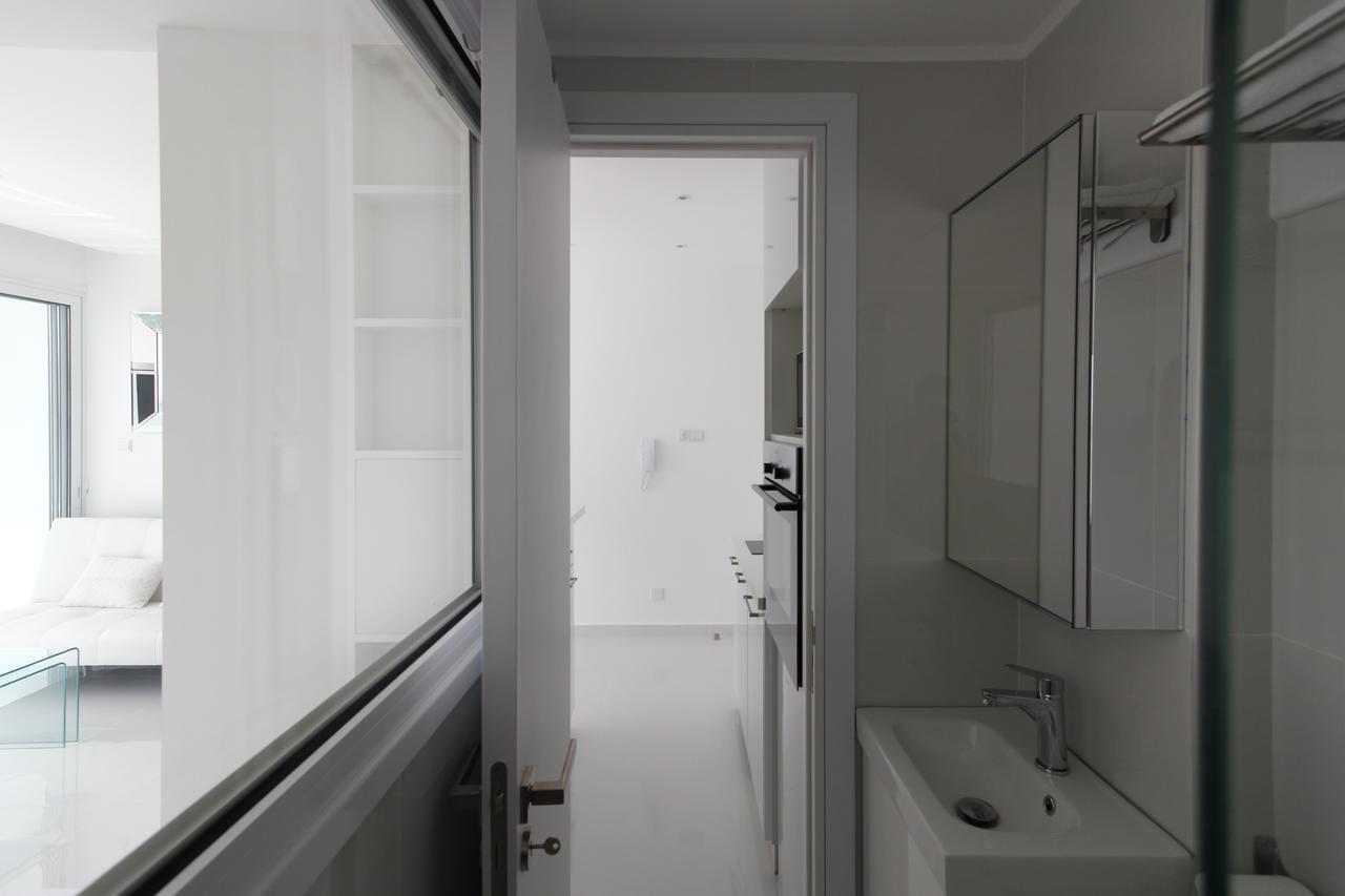 The White Pearl Suite - Beach Front City Centre With Sea View. Limassol Luaran gambar